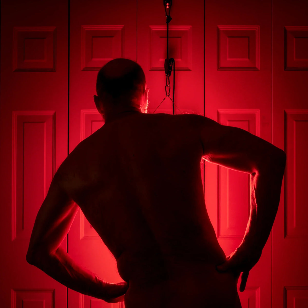 Mann som bruker lysterapi